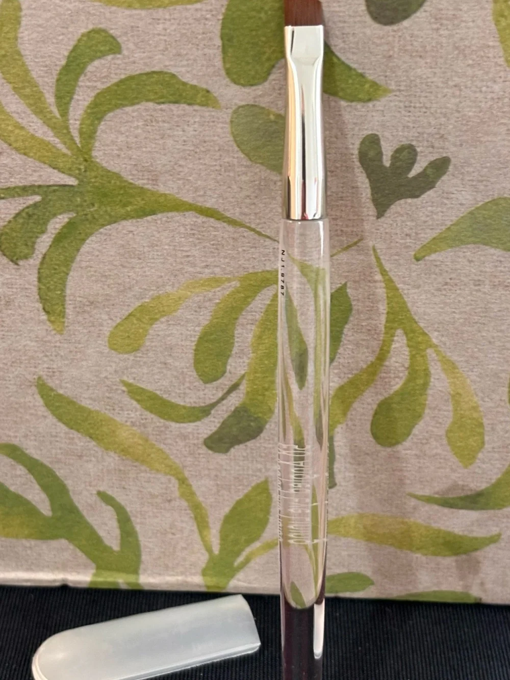 Trish McEvoy #50 Angled Eye Lining Brush – Clear Handle, Protective Cap